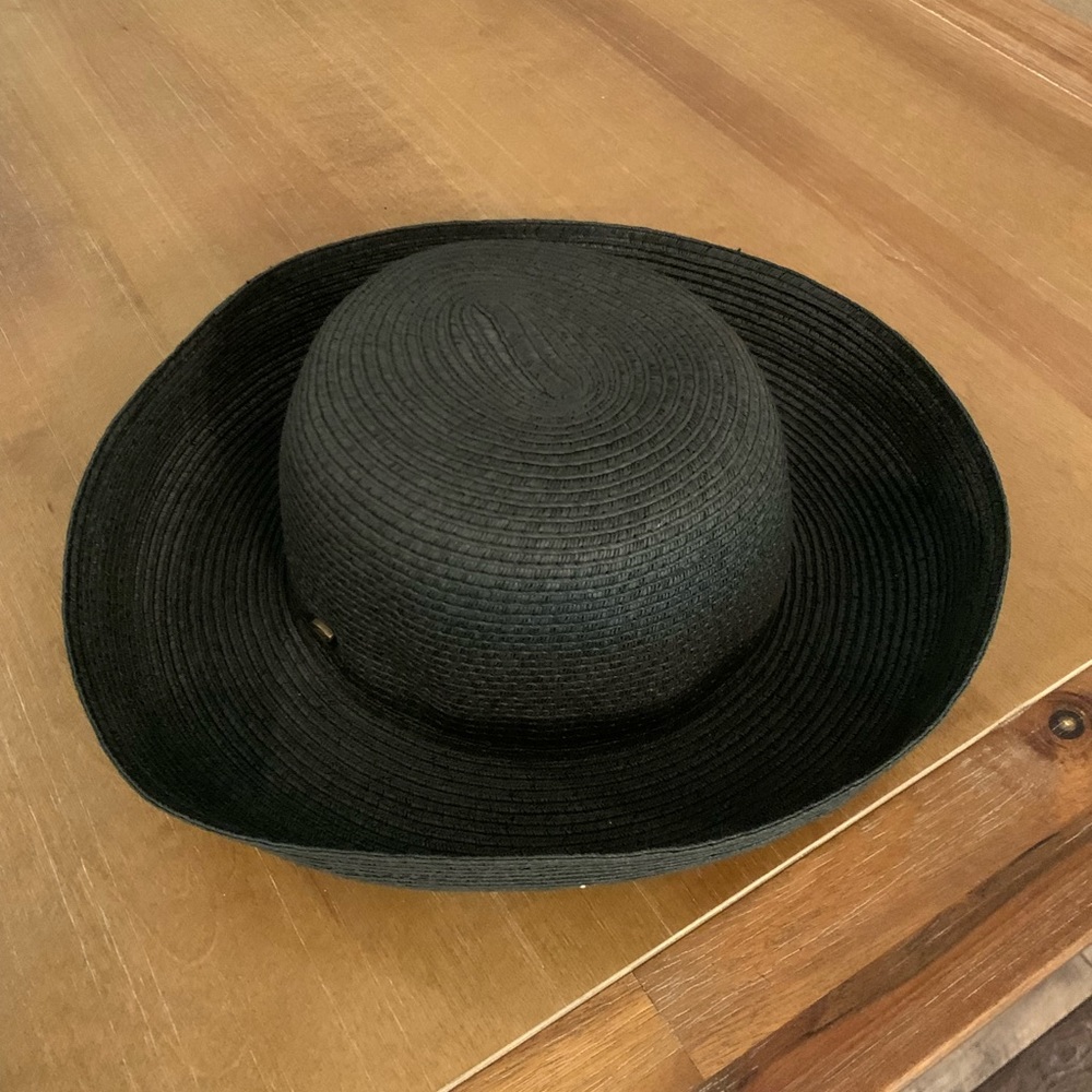 Classic black sun hat